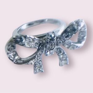 Bow Ring Silver Colored Size 6 Good Condition